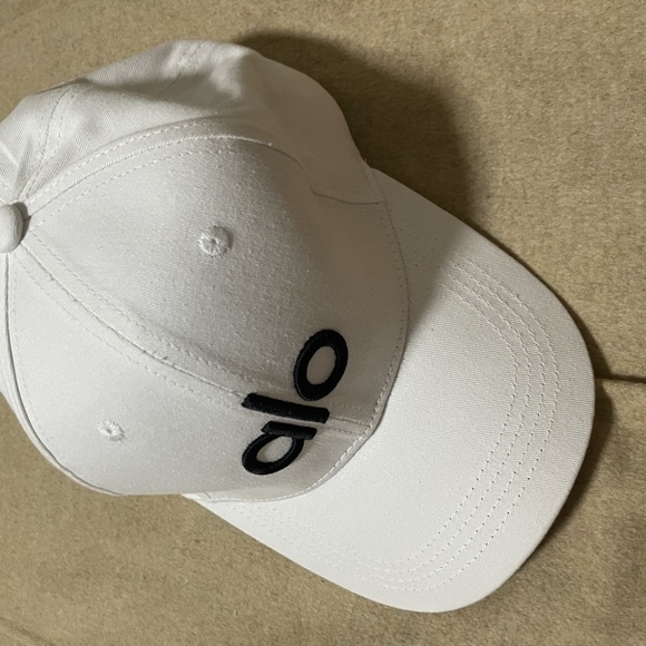 ALO Yoga White Cap with Black Embroidery - Picture 3 of 5